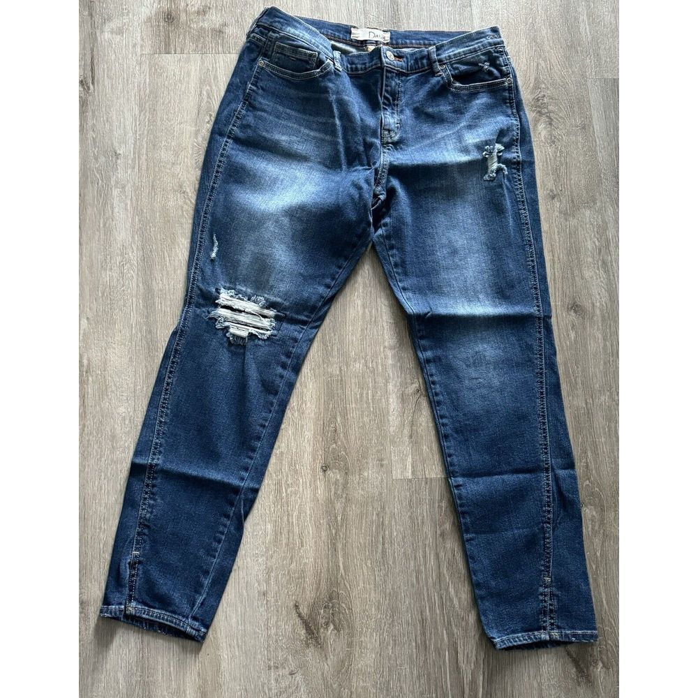 Ditto's distressed,‎ straight leg, jeans, size 32